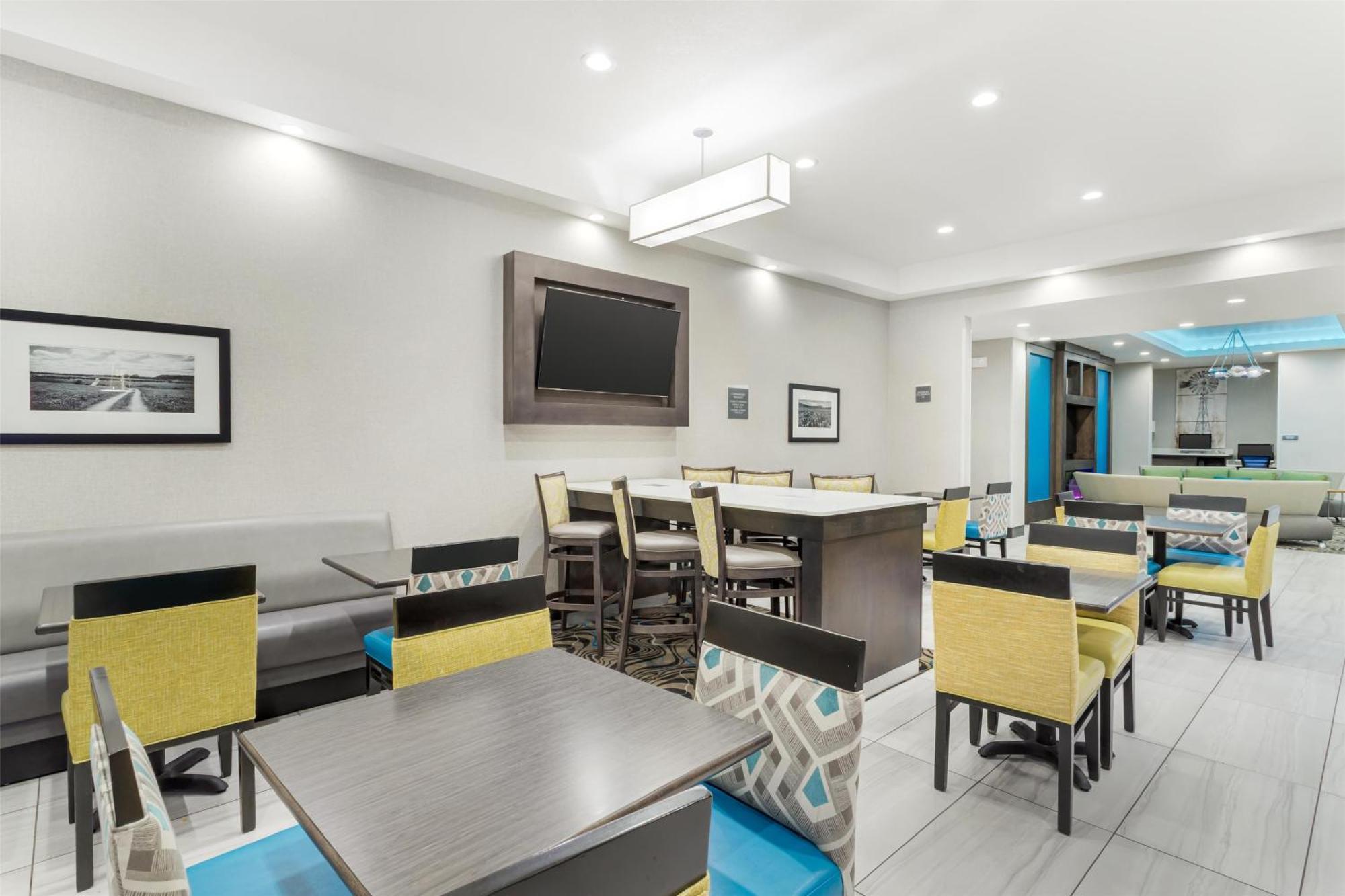 Best Western Plus Waller Hotel Exterior photo