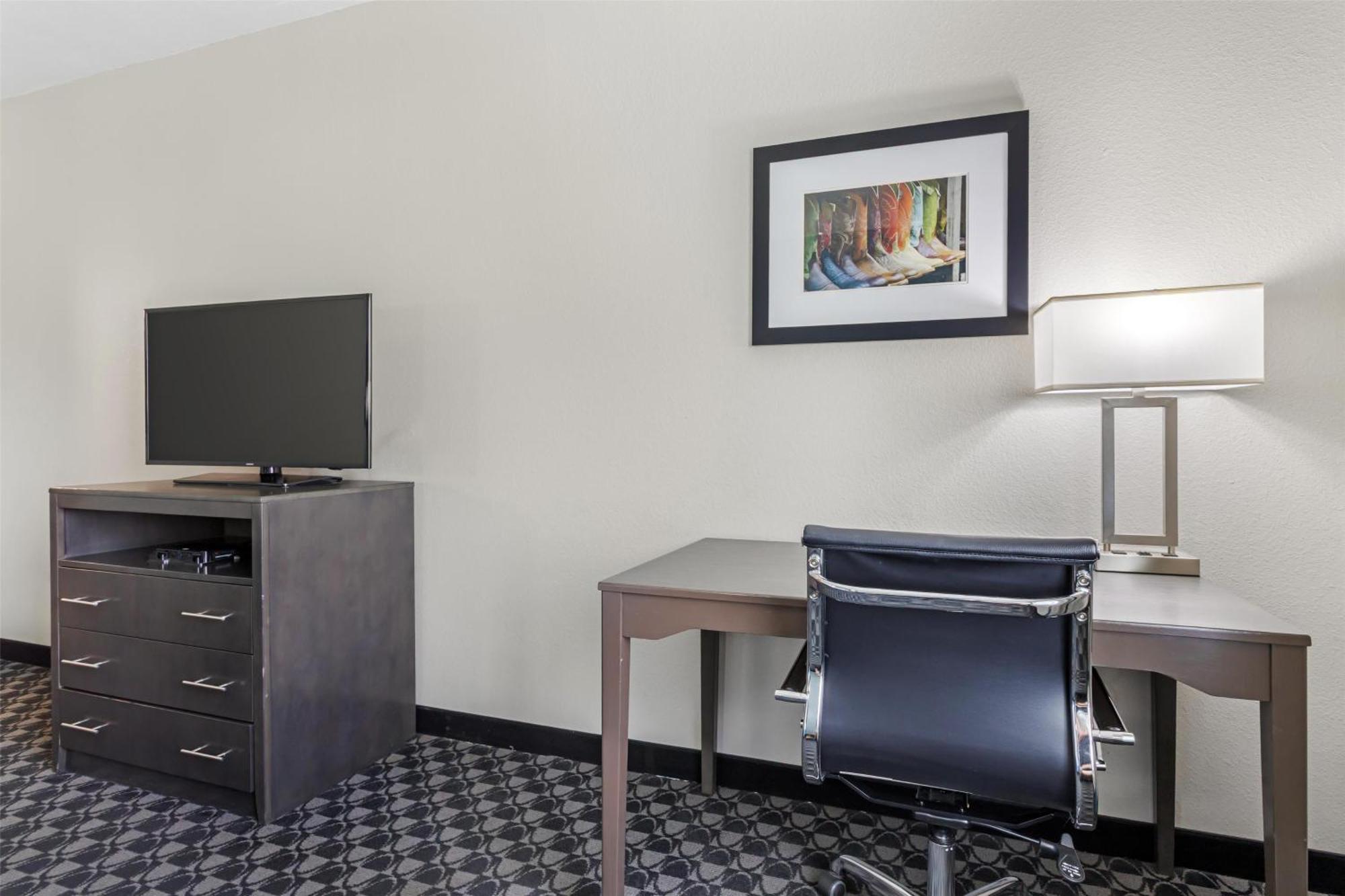Best Western Plus Waller Hotel Exterior photo